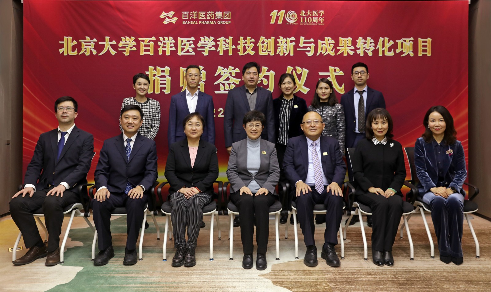 捐赠仪式现场。。。。。。。.jpg